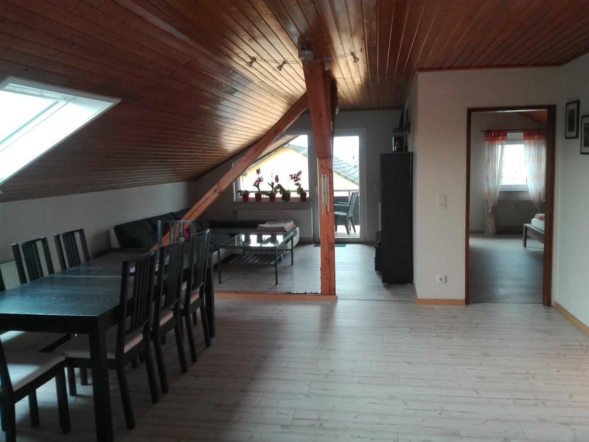Obere Ferienwohnung Asshoff Zwischen Odenwald, Taubertal Und Bauland Berolzheim Bagian luar foto