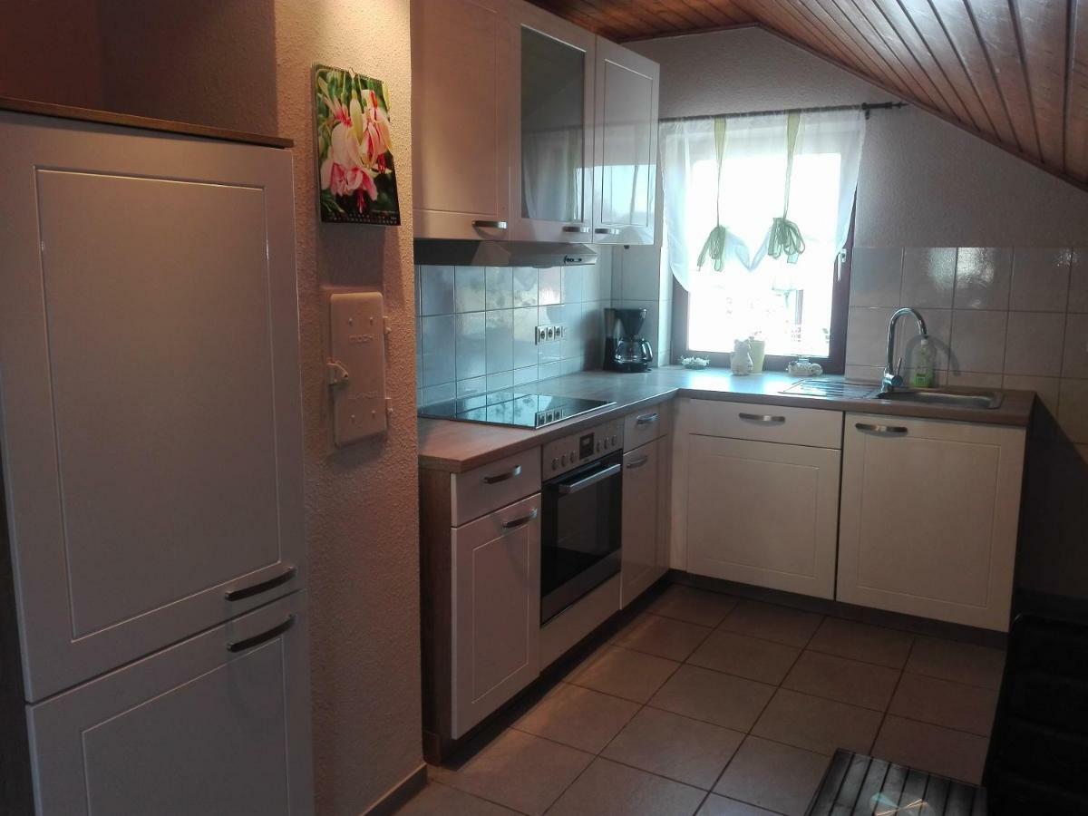 Obere Ferienwohnung Asshoff Zwischen Odenwald, Taubertal Und Bauland Berolzheim Bagian luar foto